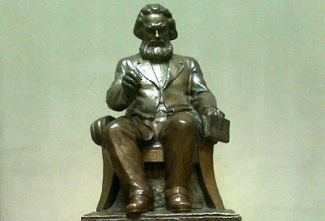 Kiteszik Marxot a Corvinusról