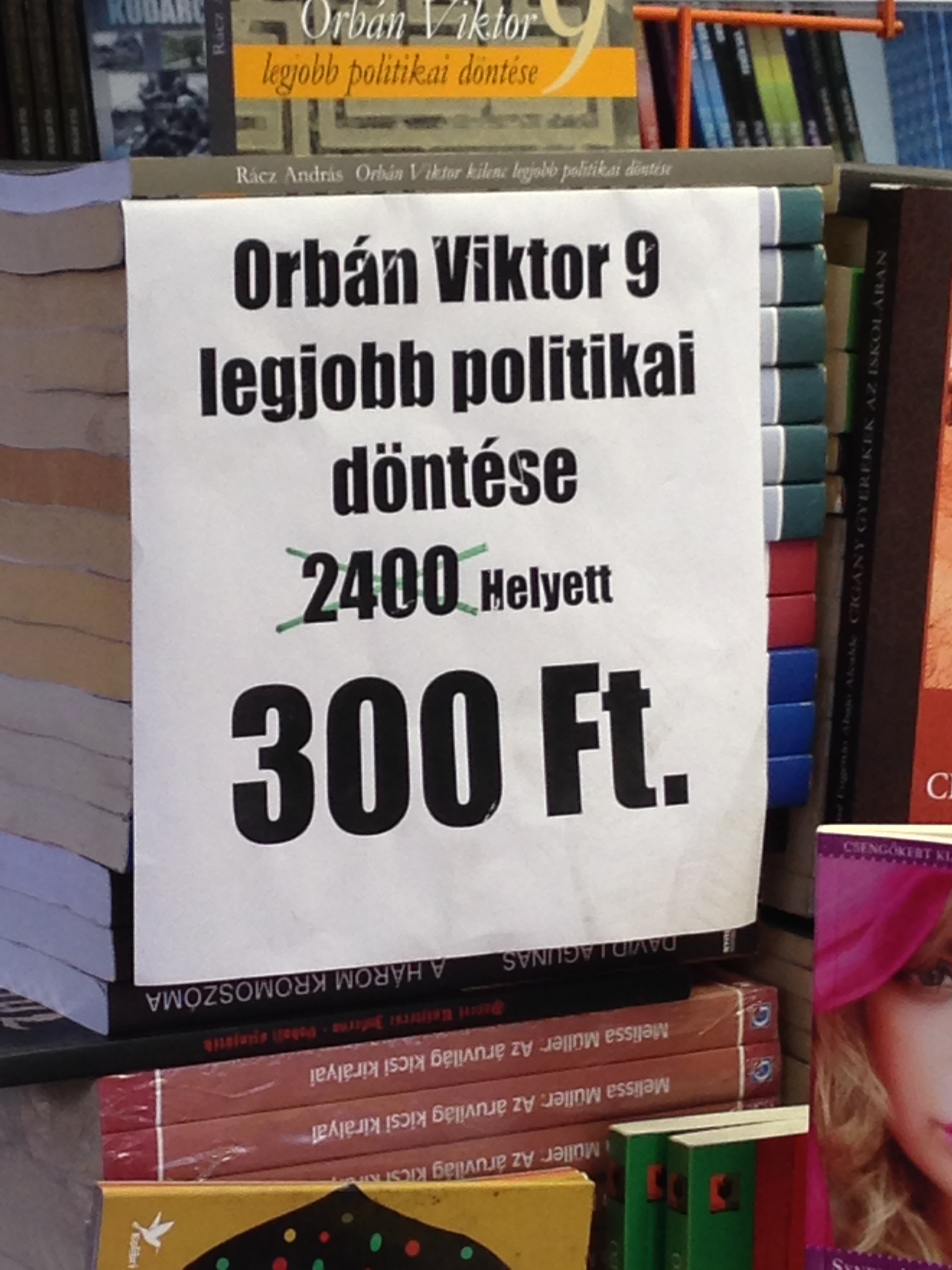 Ez a könyvárus illiberális válasza Orbán beszédére?