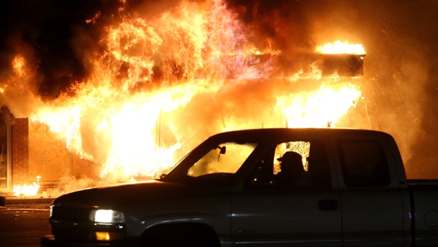 Fergusonban áll a bál