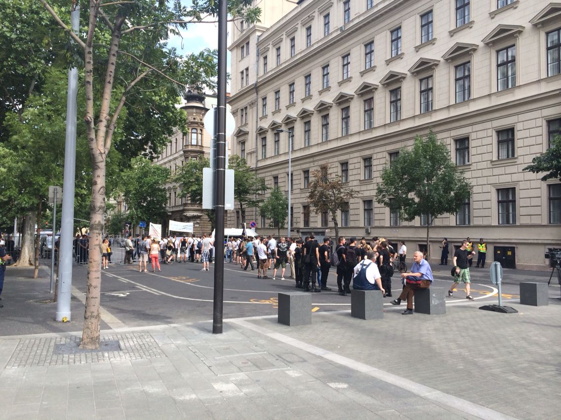 Illustration for article titled Véget ért a Pride-vonulás, a Városligetben folytatódik a buli