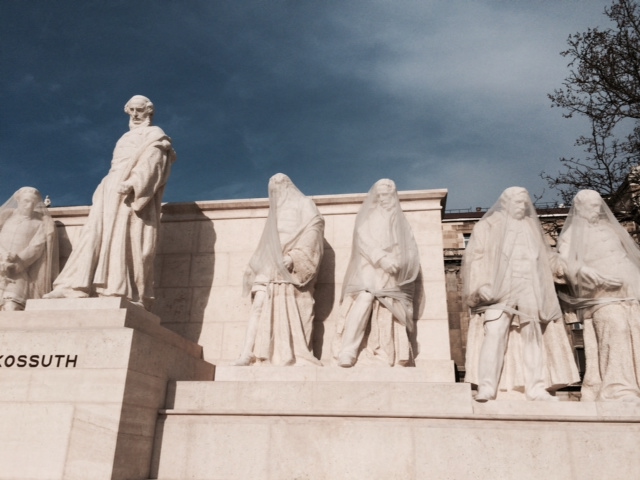 Illustration for article titled Ilyen volt élőben látni a Jeges Angélát és a Duzzogó Viktort