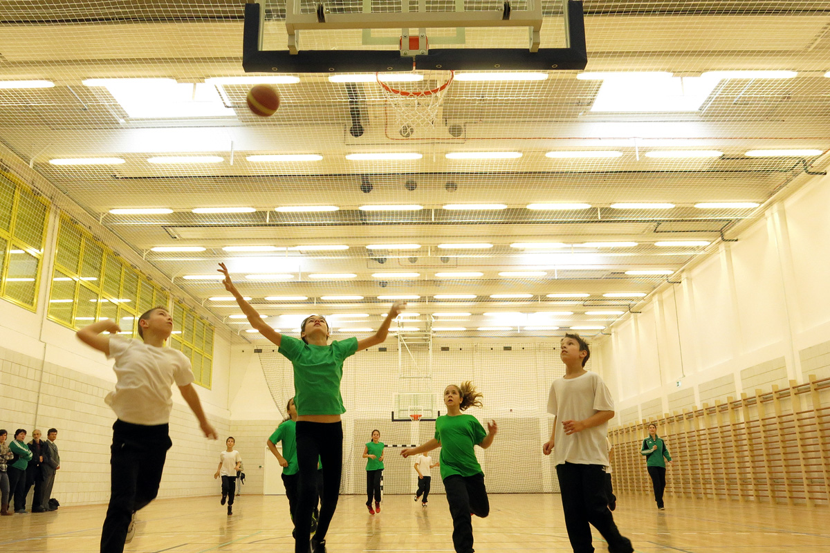 Illustration for article titled Simicskó Air István majdnem bezsákolta a kisgyereket