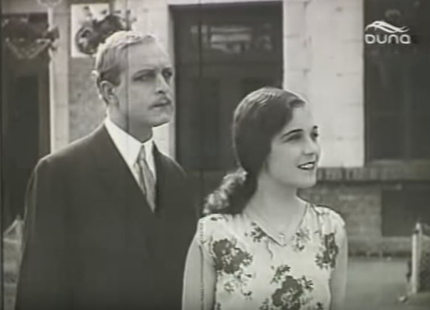 Vándory Gusztáv, aki a tanítót, és Eggerth Márta, aki a tanítónőt, Jávor szerelmét játszotta. A tanító úr is szerelmes a hótiszta kis tanítónőbe, de sajna ő kosarat kap.