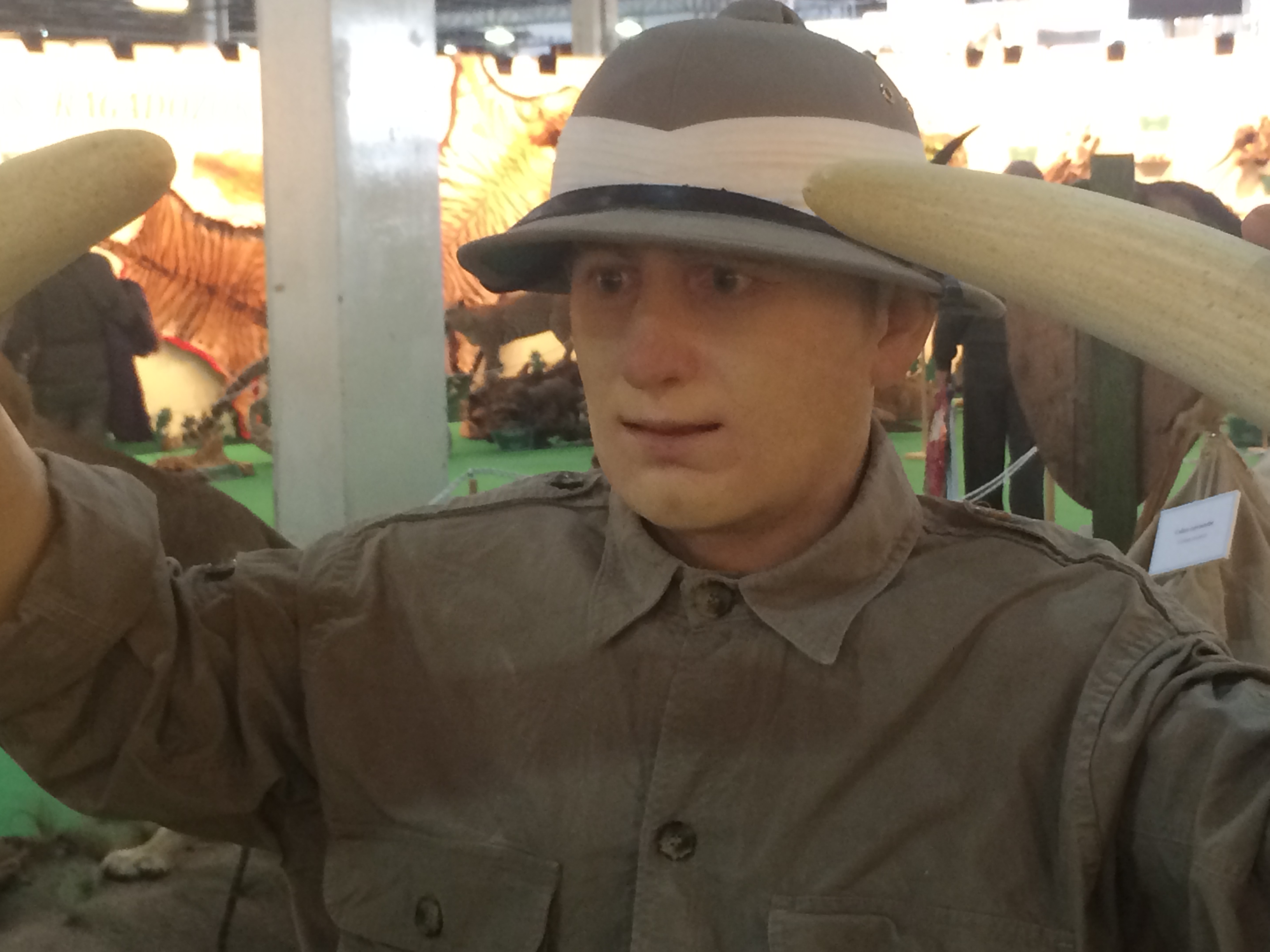 Illustration for article titled Így buliznak döglött állatokkal az ország legidiótábban öltözött emberei