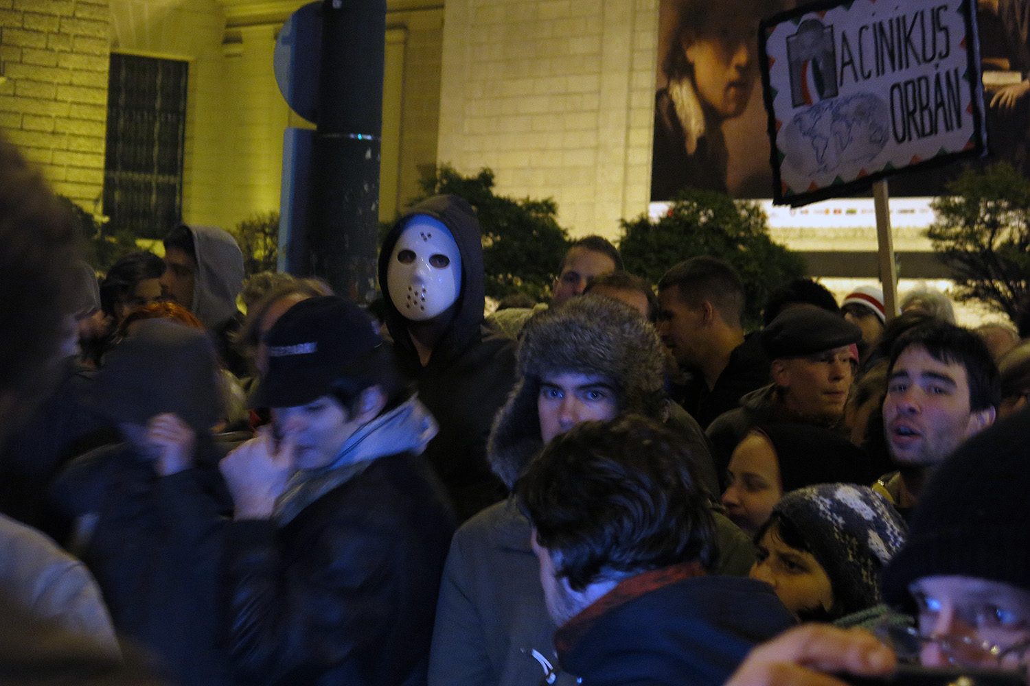 Illustration for article titled Demszky Gábor is ott volt a Fidesz székház ostrománál