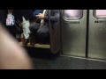 Sipítozó nők és pánikoló férfiak New York-i metróban