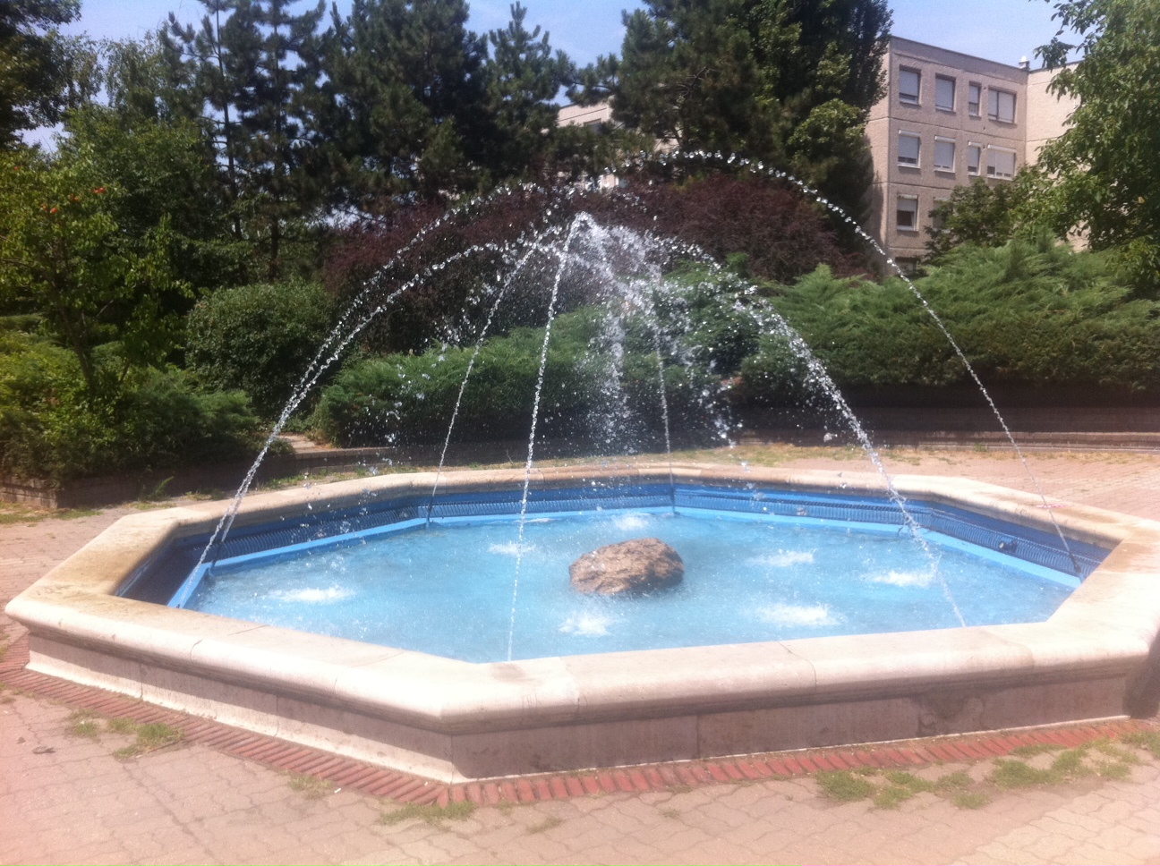 Szökik a szökőkút, ki tudja, hol áll meg