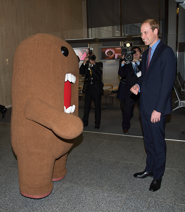 Illustration for article titled Vilmos herceg Japánban járt és sok-sok mókás dolgot csinált