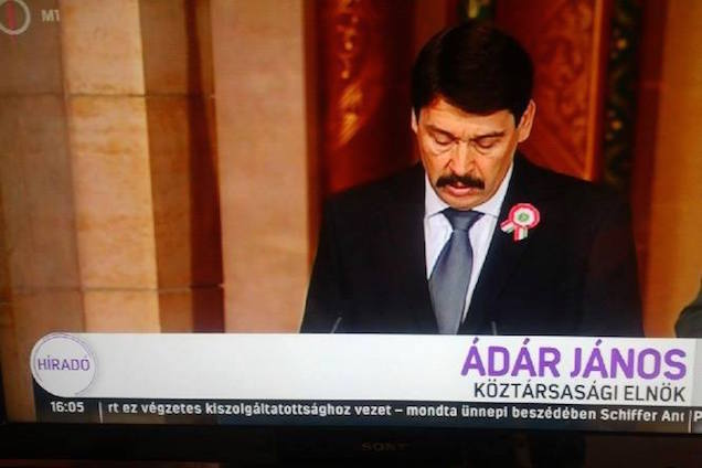 Hogyhogy nem rúgta még ki Orbán Viktor a közmédia vezetőit?