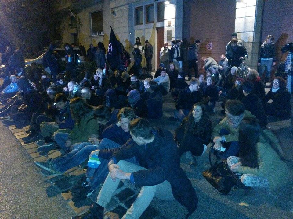 Több a rendőr a Gyorskocsi utcában, mint a tüntető