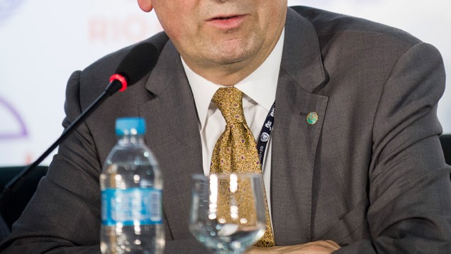 És hogy köti meg a nyakkendőjét a legmagasabb rangú magyar diplomata?