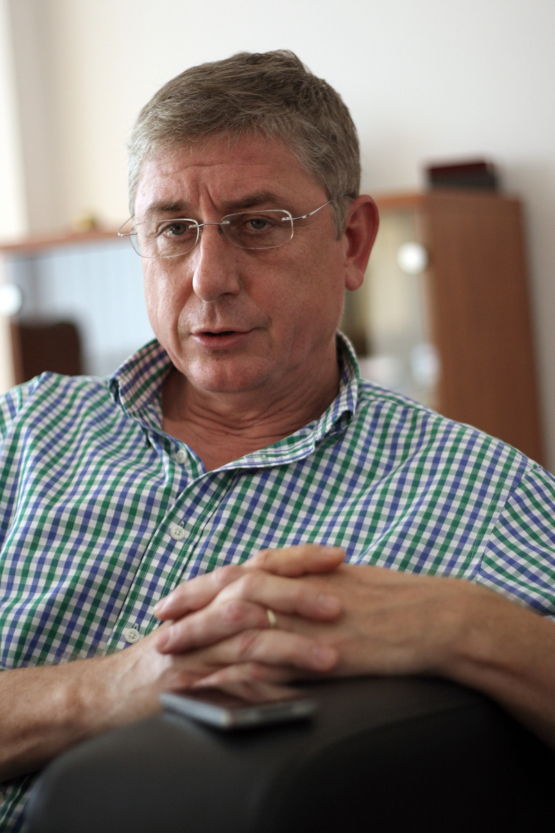 Illustration for article titled Pokoli nagy dolog miniszterelnöknek lenni – Gyurcsány Ferenc a Cinknek