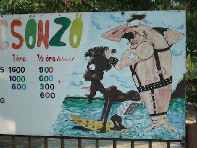 Illustration for article titled Egymillió dolláros műalkotással riogatják a betöröket Budaörsön