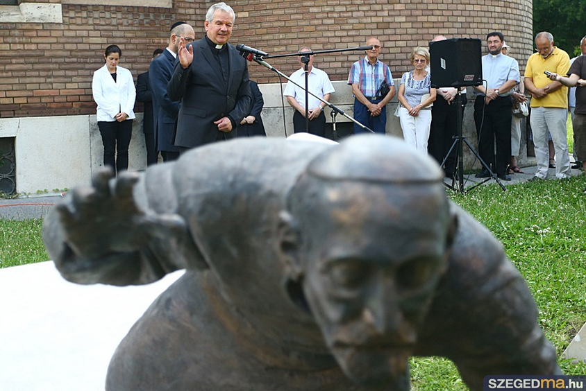 Illustration for article titled Mit bénázik ott az a karikatúrazsidó?