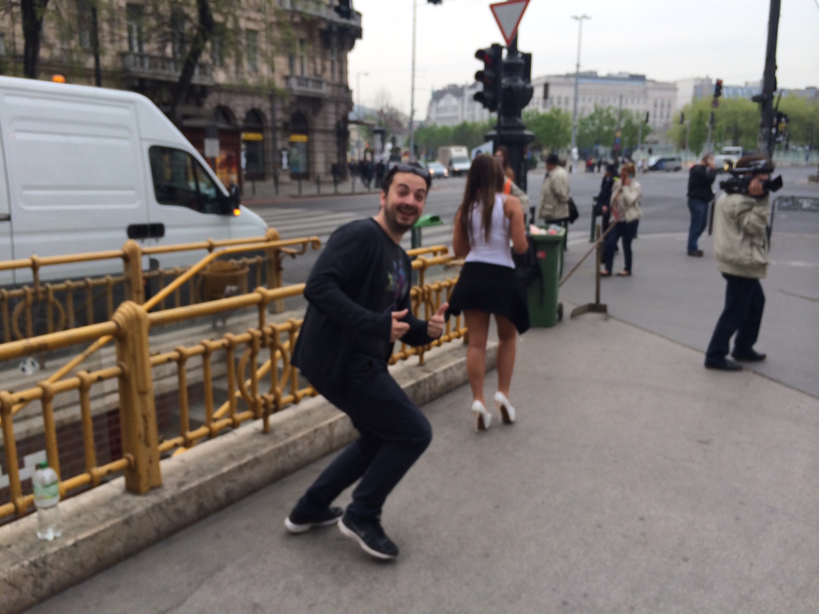 Illustration for article titled Szili Katalin ledobta a csöcsbombát a Belváros közepén