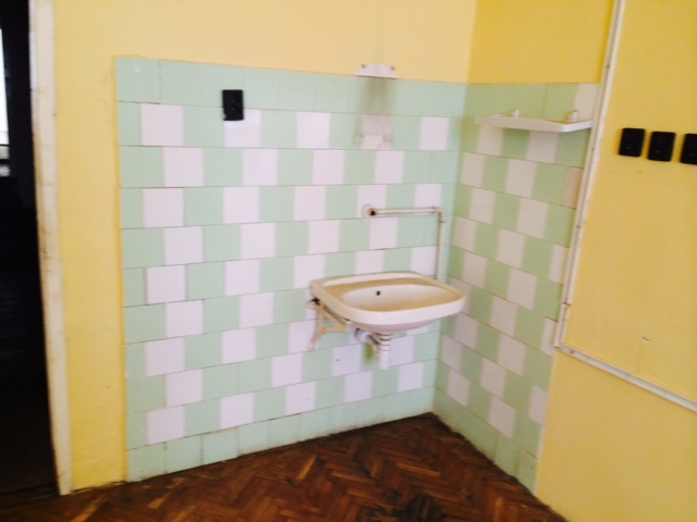 Illustration for article titled Ebbe az Andrássy úti bérpalotába költözik a Cink