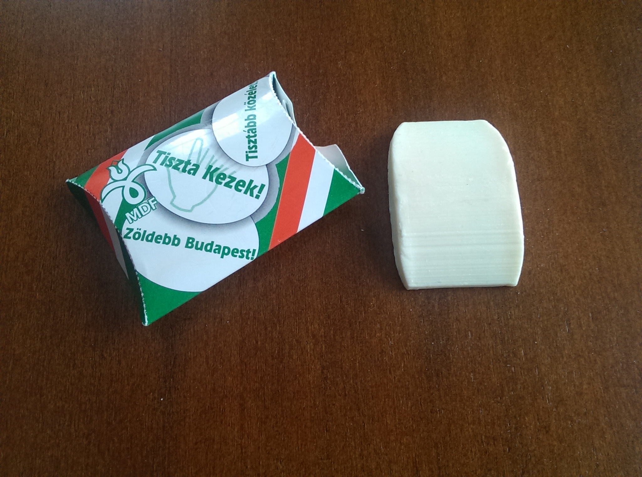 Illustration for article titled A Cink Nagy Politikai Szóróajándék, Matrica és Hűtőmágnes Tesztje