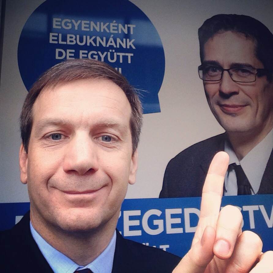 Illustration for article titled Bámuljuk együtt Bajnai Gordon első selfie-jét!