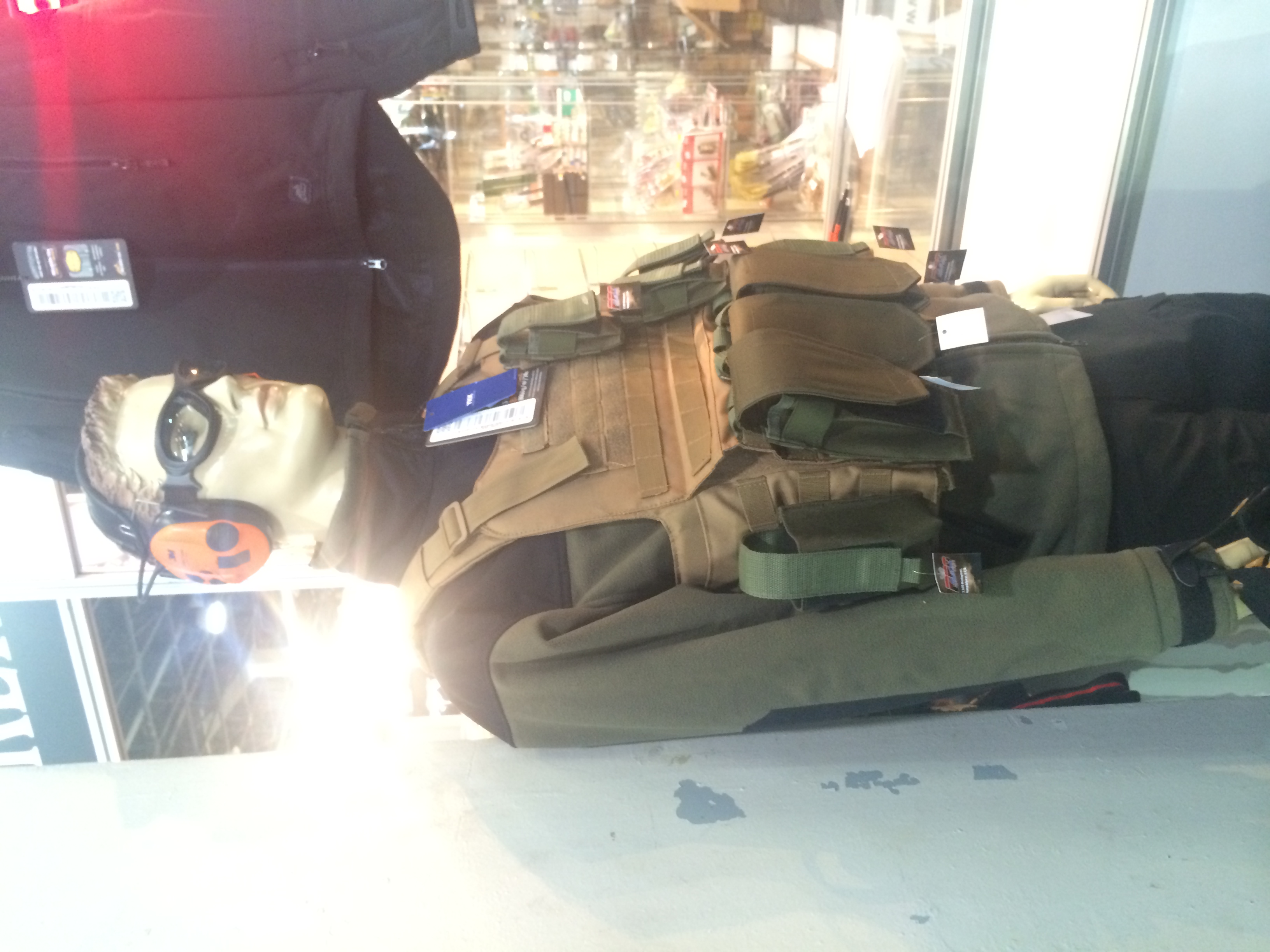 Illustration for article titled Így buliznak döglött állatokkal az ország legidiótábban öltözött emberei