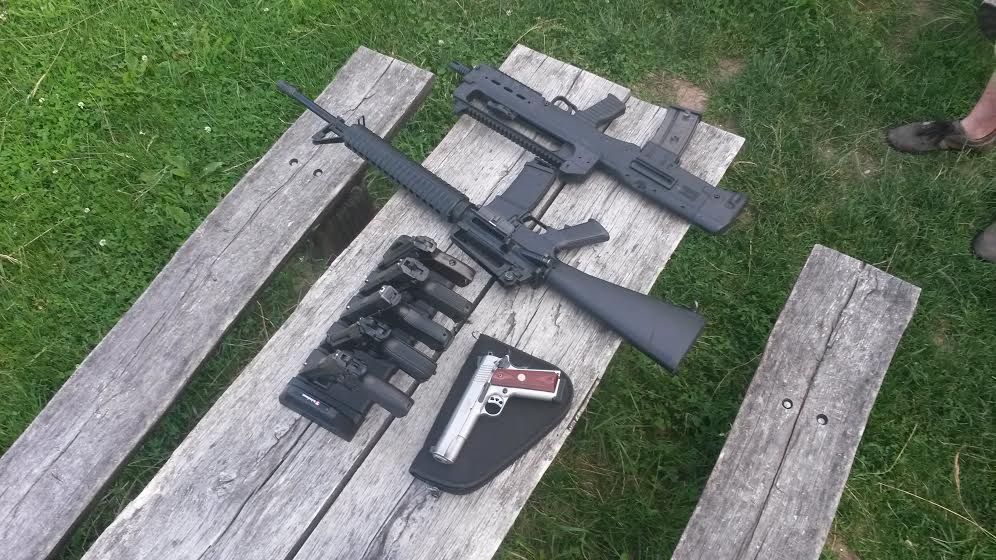 Piknik. Szalonna, kolbász, 45-ös Ruger..
