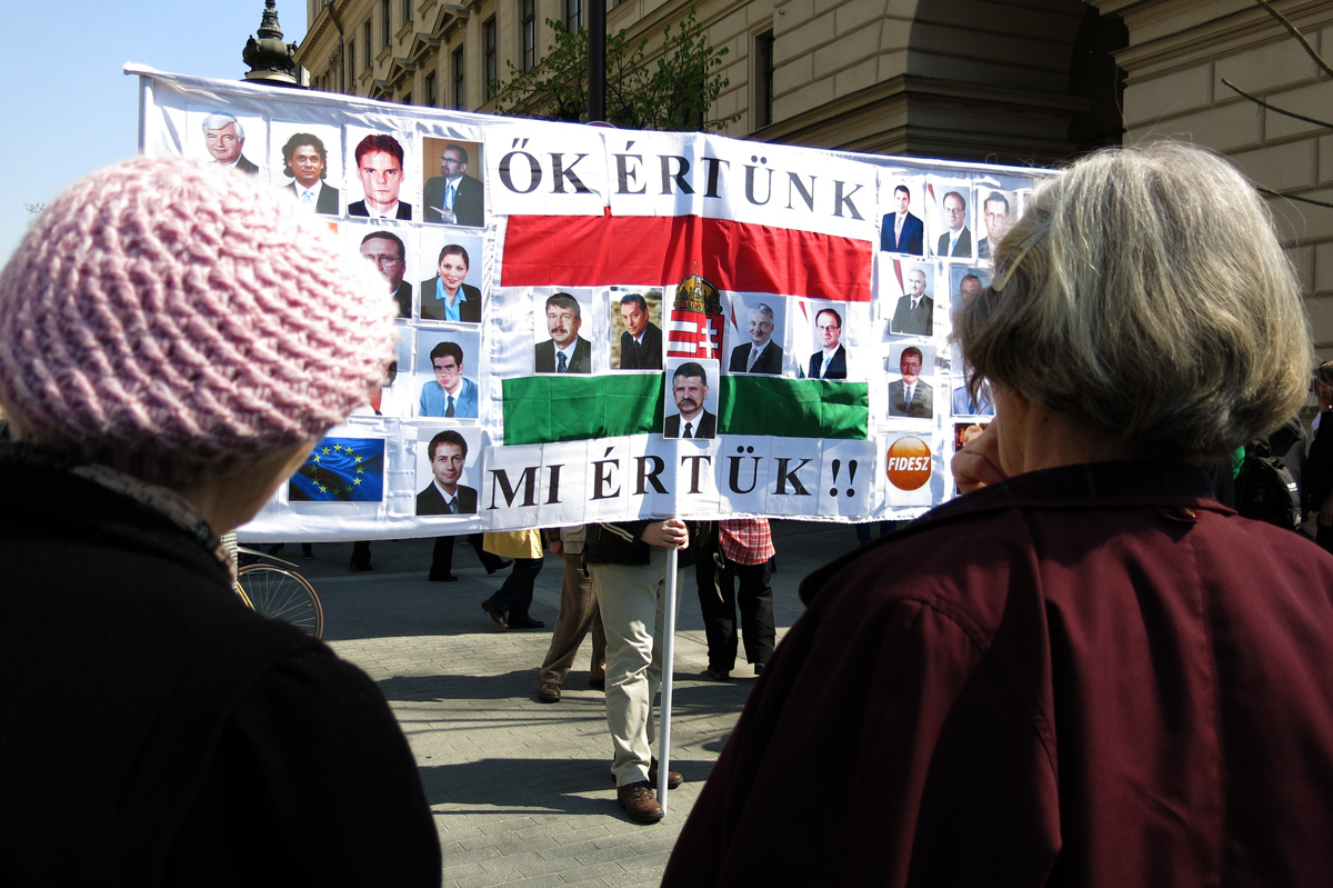 Illustration for article titled Harcba boldog jövőért megyünk – képeink a Második Békemenetről