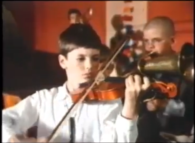 Illustration for article titled Schmuck Andor kopasz, szemüveges parasztgyereket alakított