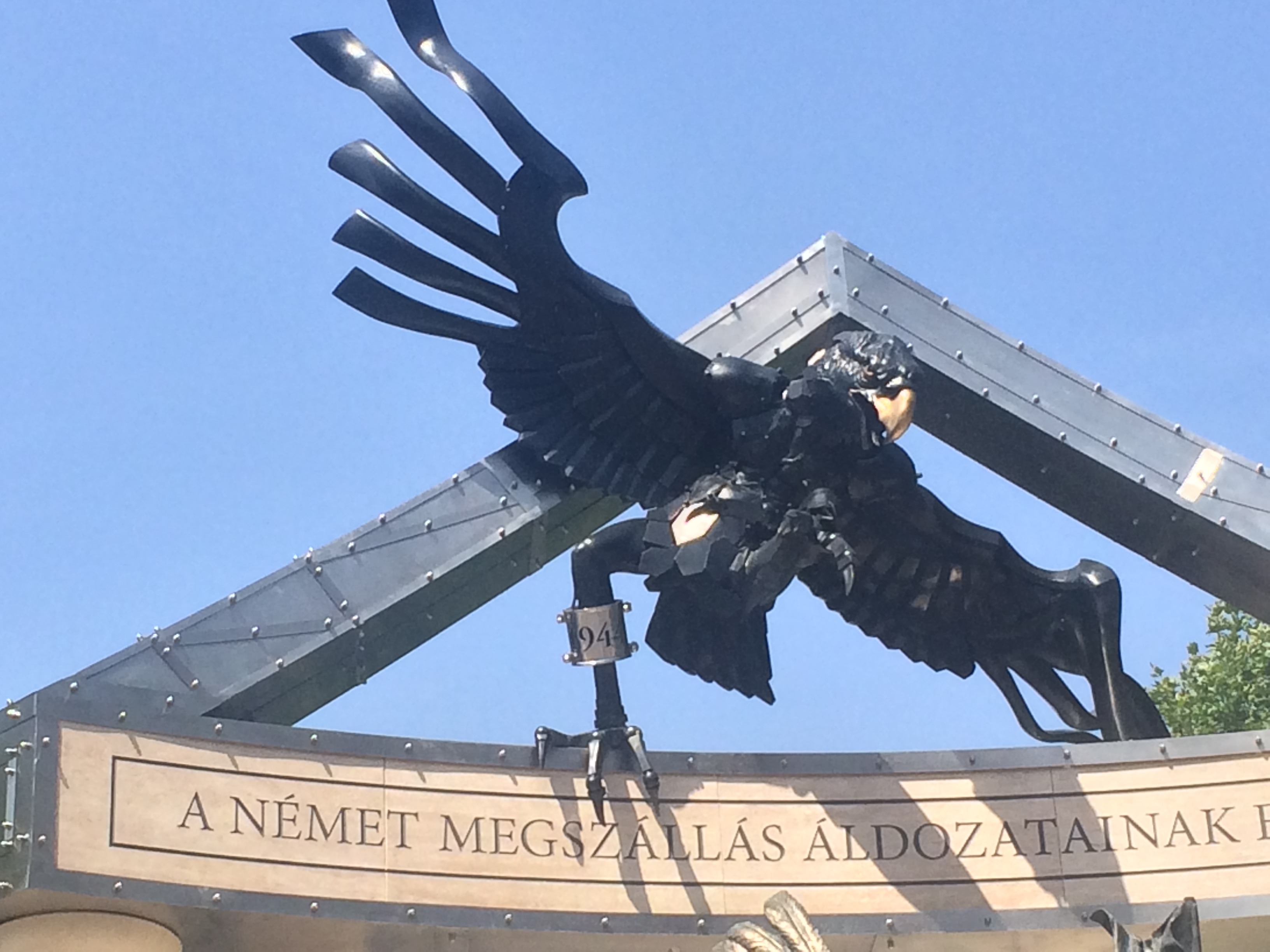 Illustration for article titled Szarul vette le a náci sas a labdát, azért nem lett gól