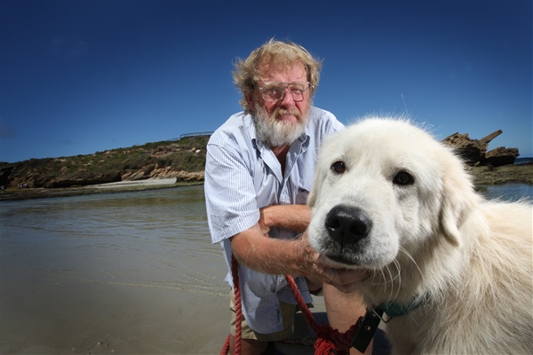 Illustration for article titled ODDBALL A PINGVIN MENTŐ KUTYUS, A VARÁZSLATOS AUSZTRÁL SZIGETVILÁGBAN