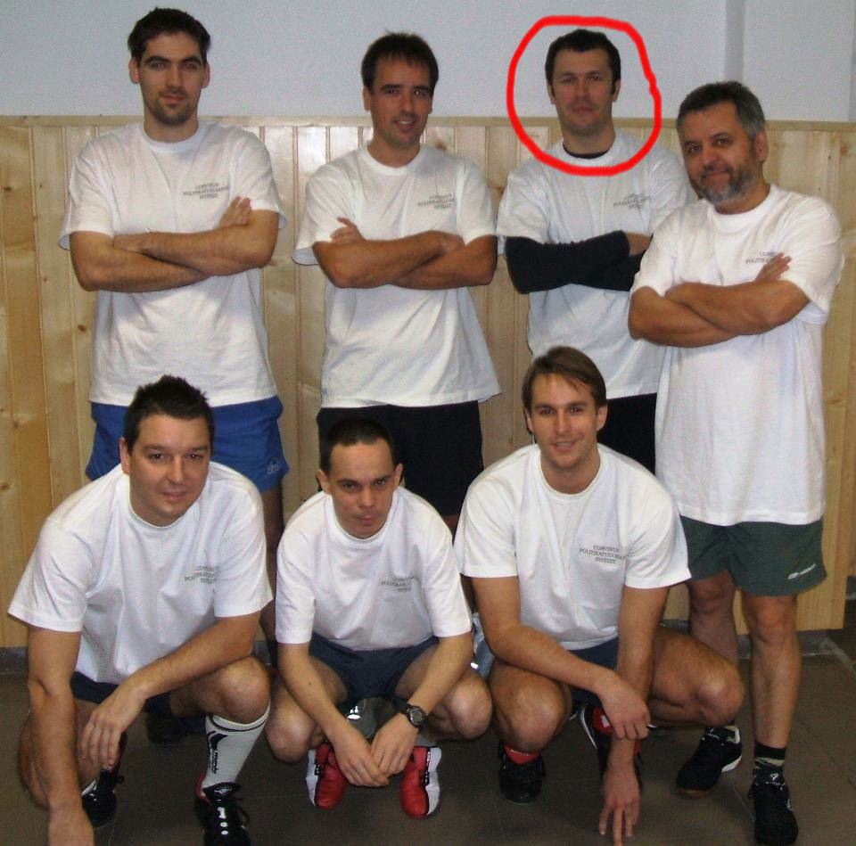 Illustration for article titled Itt az igazi orbánikum, a milliárdos politológus