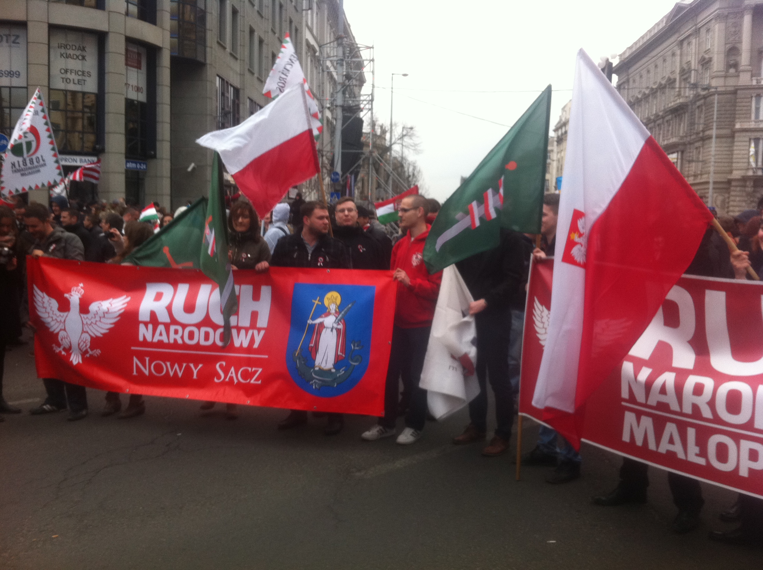 Illustration for article titled Március 15. - Pajkos esőcseppek a kopasz fejeken (Percről percre)