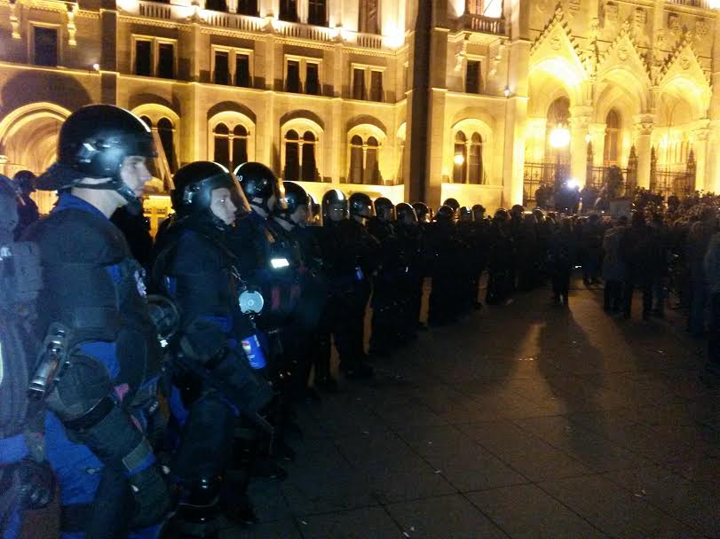 Kezdődhet a kiszorítás a Kossuth térről