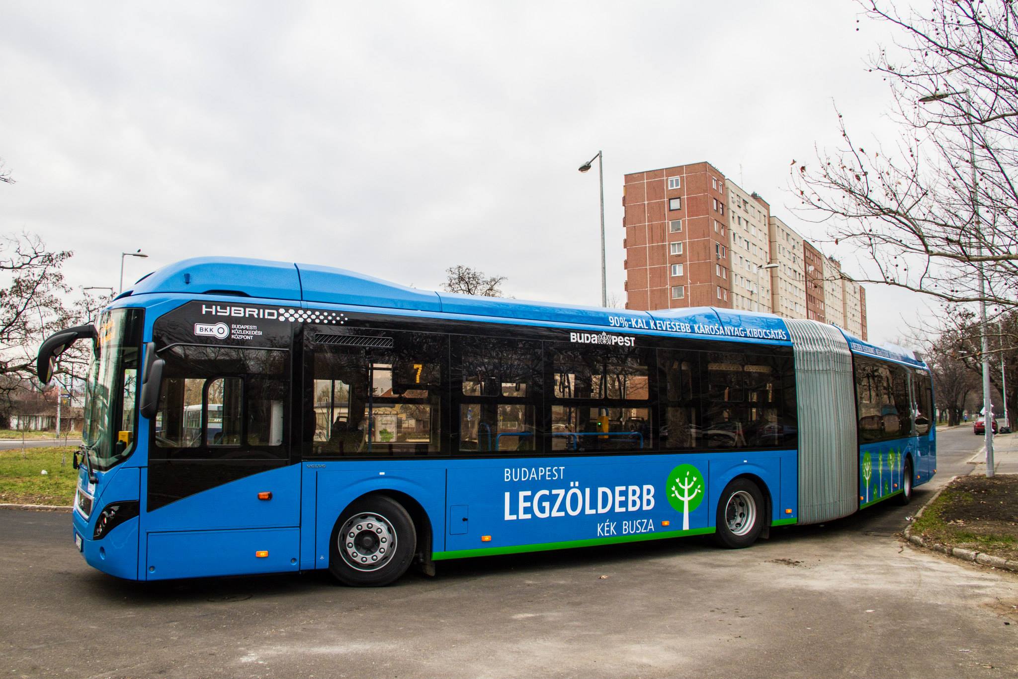 Illustration for article titled Ha felülsz ma a 7-esre, lehet, hogy hibrid buszon fogsz utazni