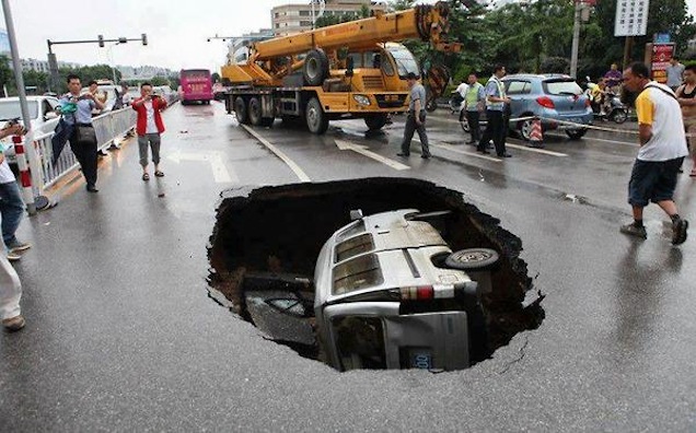 A közútkezelő elismerte, hogy 130-nál szétmehet a kocsid az M7-esen