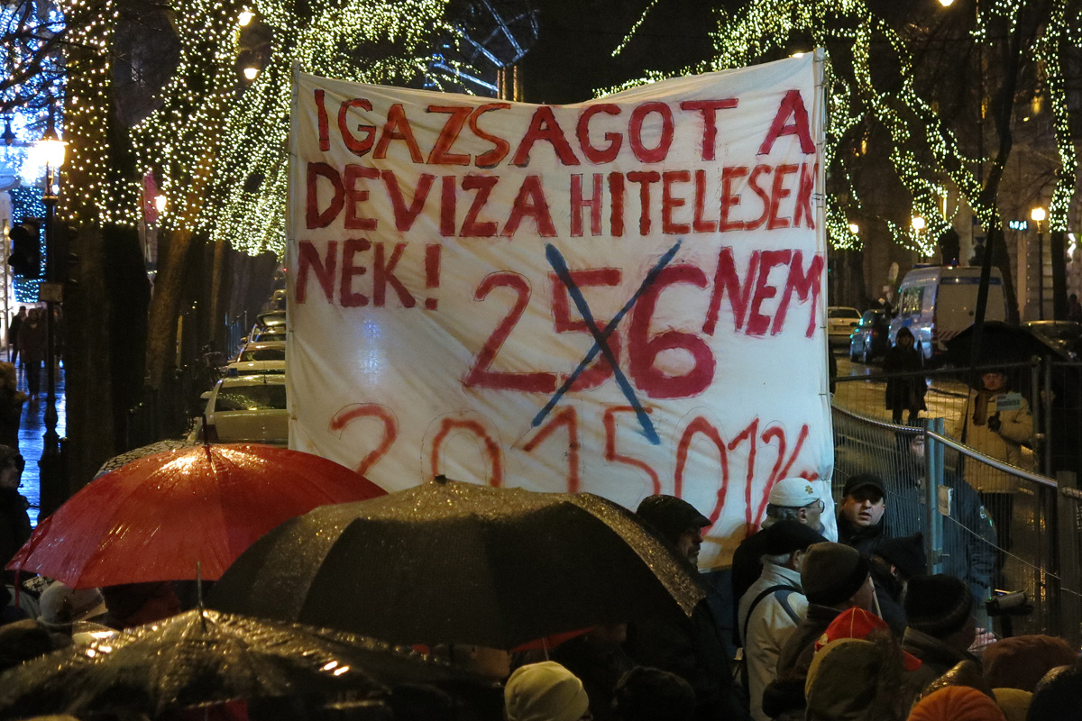 Illustration for article titled Valami nagy baj van – képeink a péntek esti tüntetésről