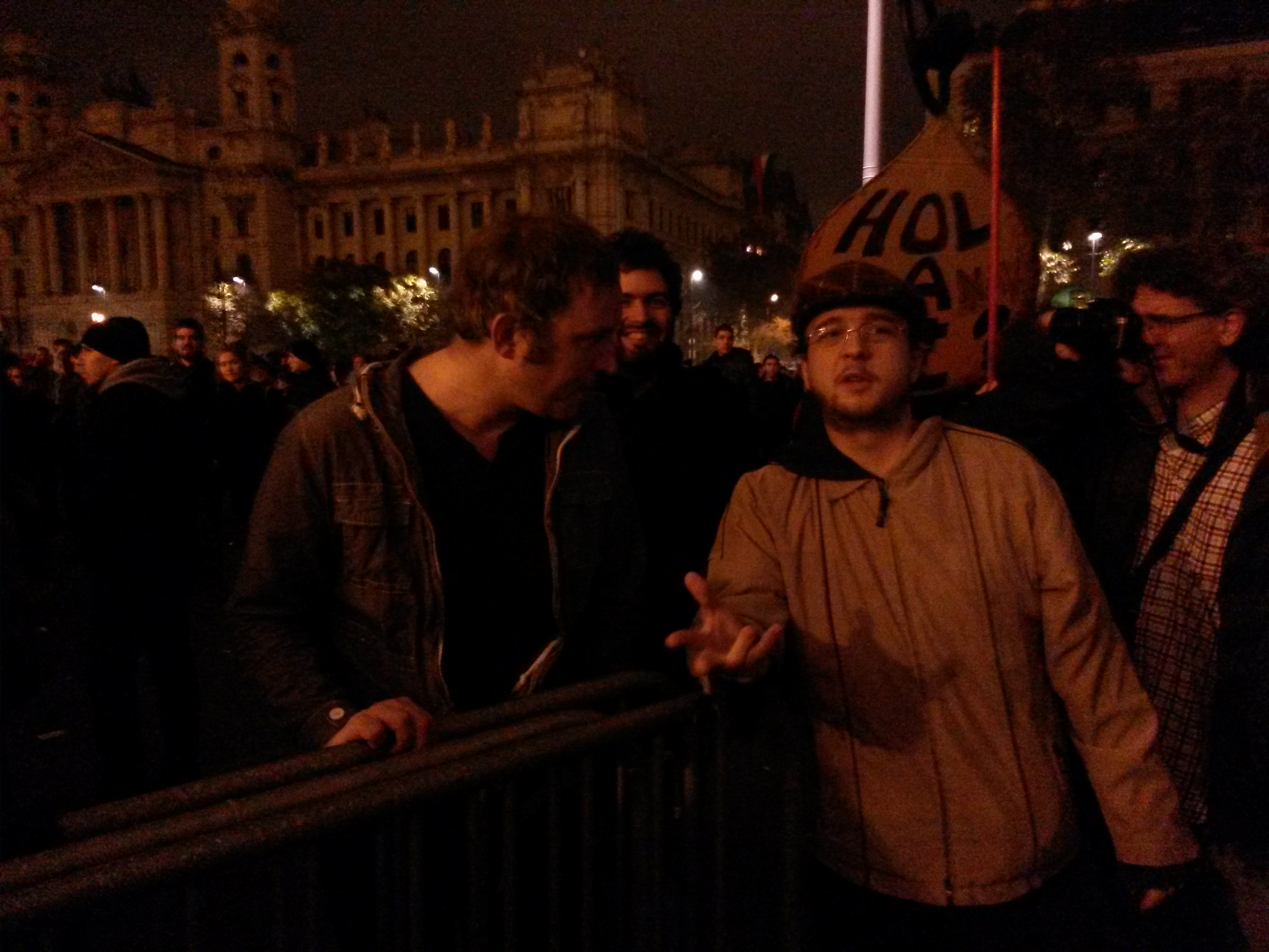 Illustration for article titled Képek, gifek, videó a tegnapi tüntetésről, minden itt van egyben