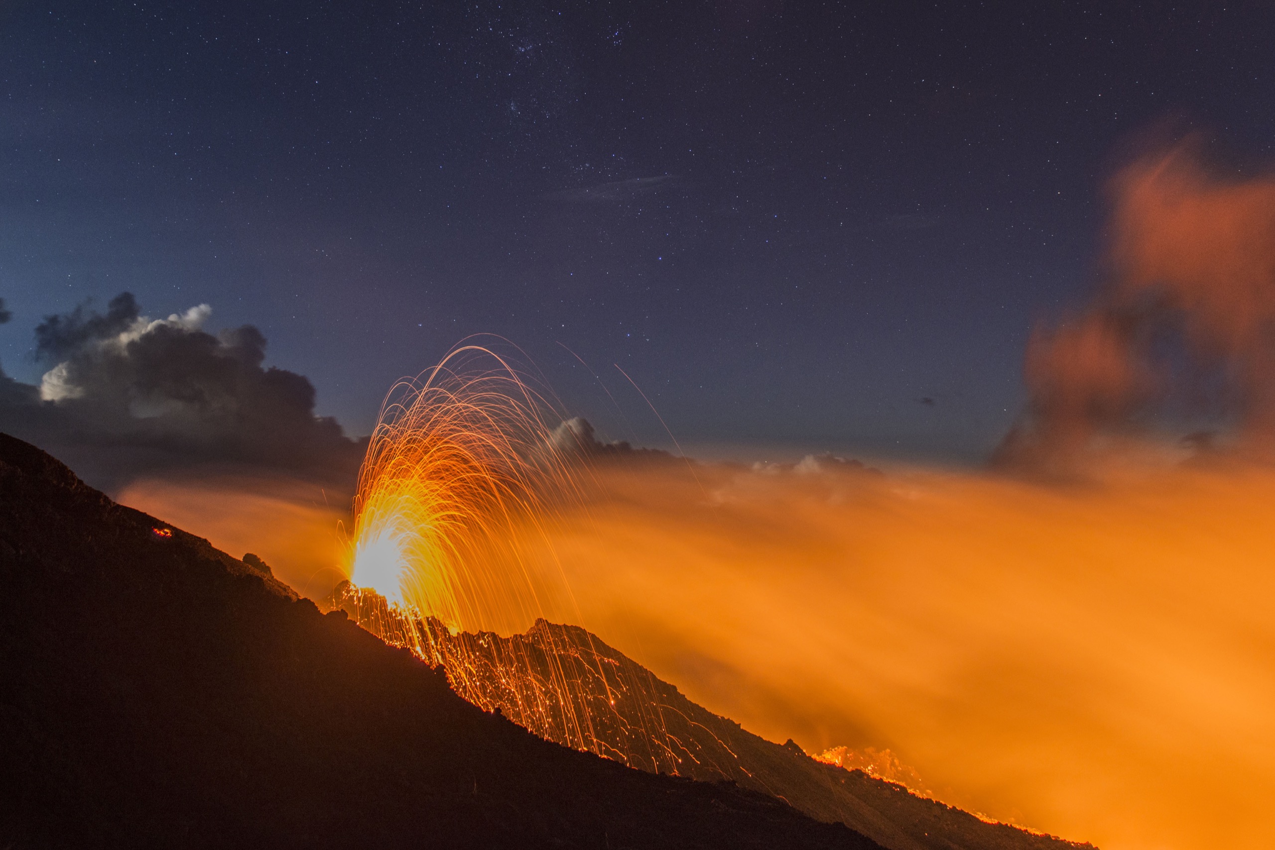 Illustration for article titled Minden csupa láva Franciaországban