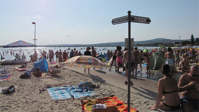 Illustration for article titled Magyarországnak is van homokos tengerpartja – Dubaj-teszt Velencén