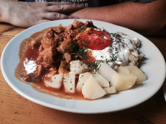 Illustration for article titled Hőre lágyuló műanyagot kaptunk ebéd helyett az átkozott Szlovákban