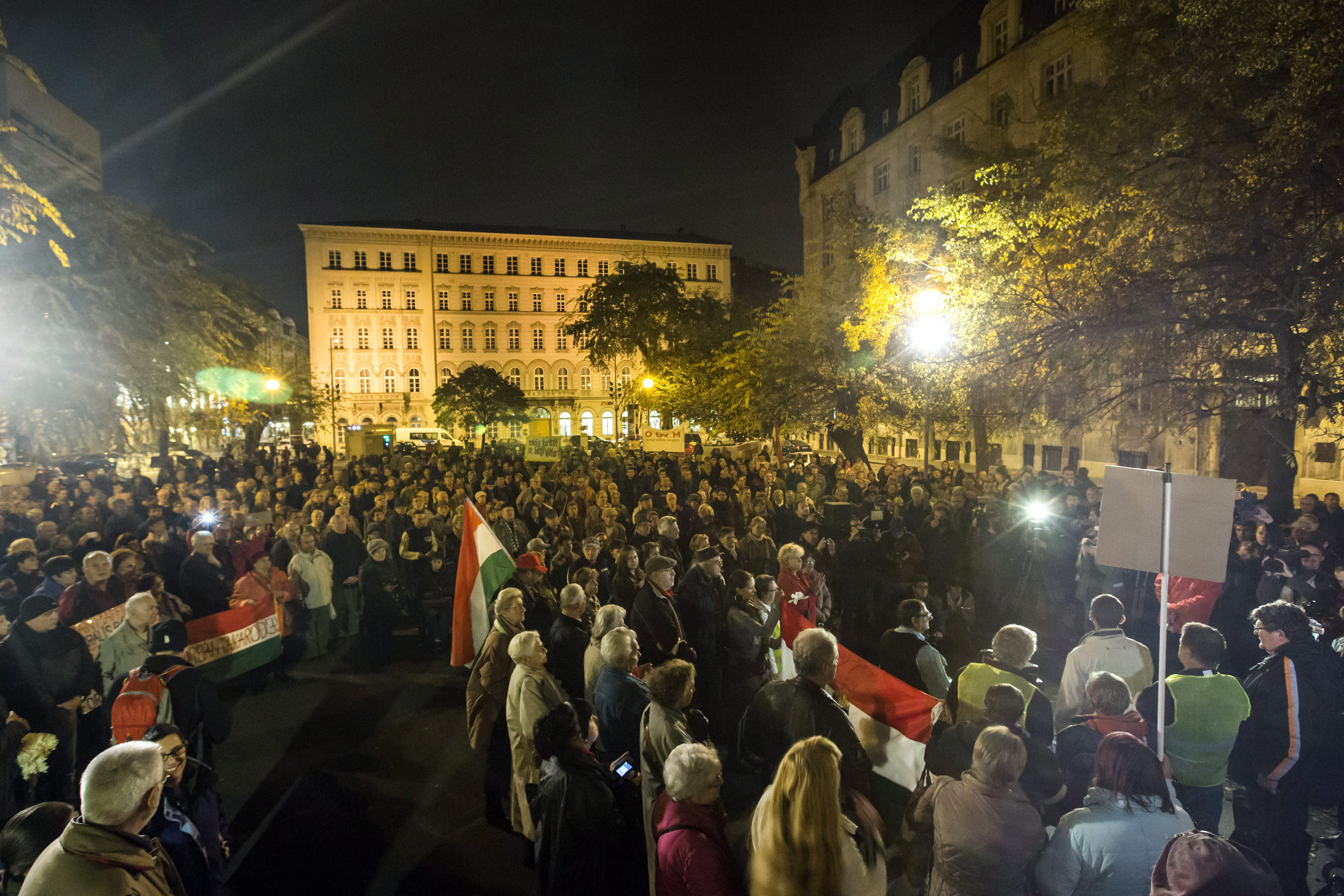 Illustration for article titled Tegnap is tüntettek, ma is fognak