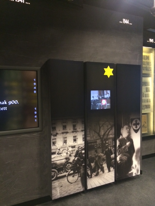 Illustration for article titled Kövér László nagyon csúnyán megszívatta Habony Vitrin Árpádot