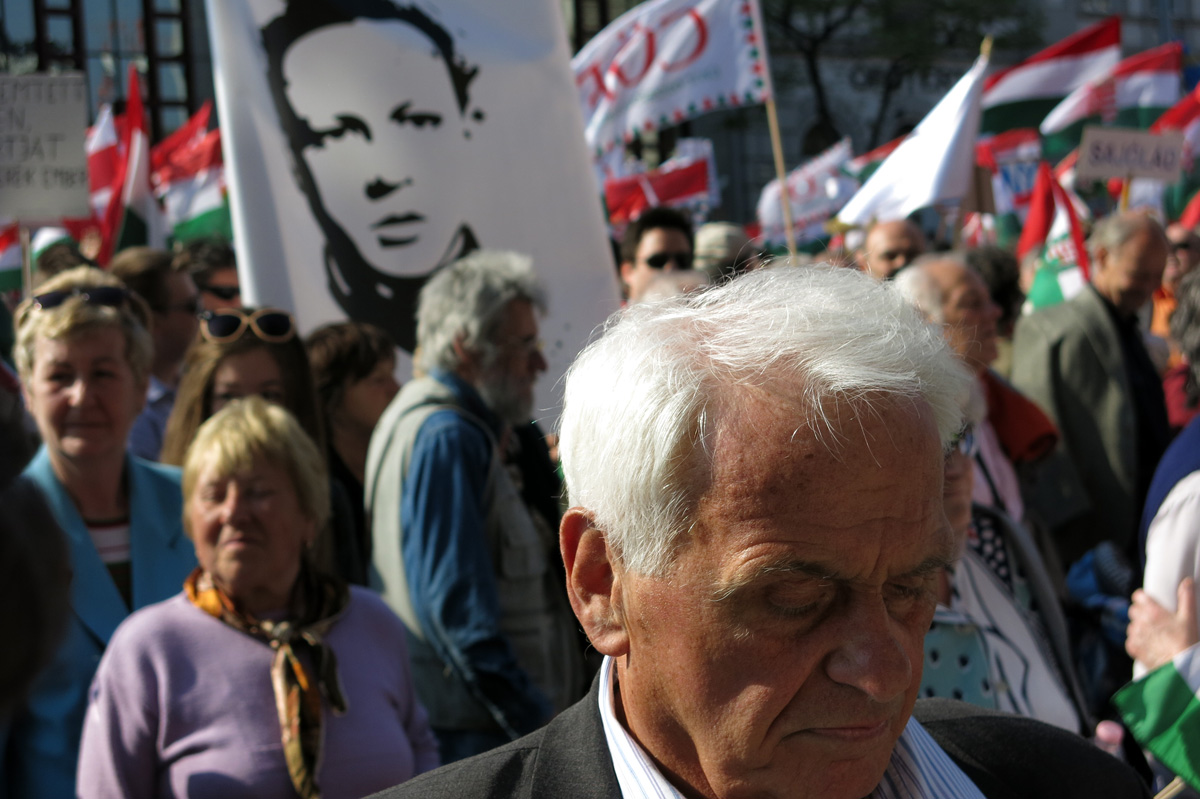 Illustration for article titled Harcba boldog jövőért megyünk – képeink a Második Békemenetről