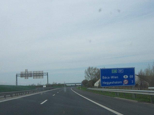 A határátkelőknél ugyanaz a szívatás megy, mint Ferihegyen