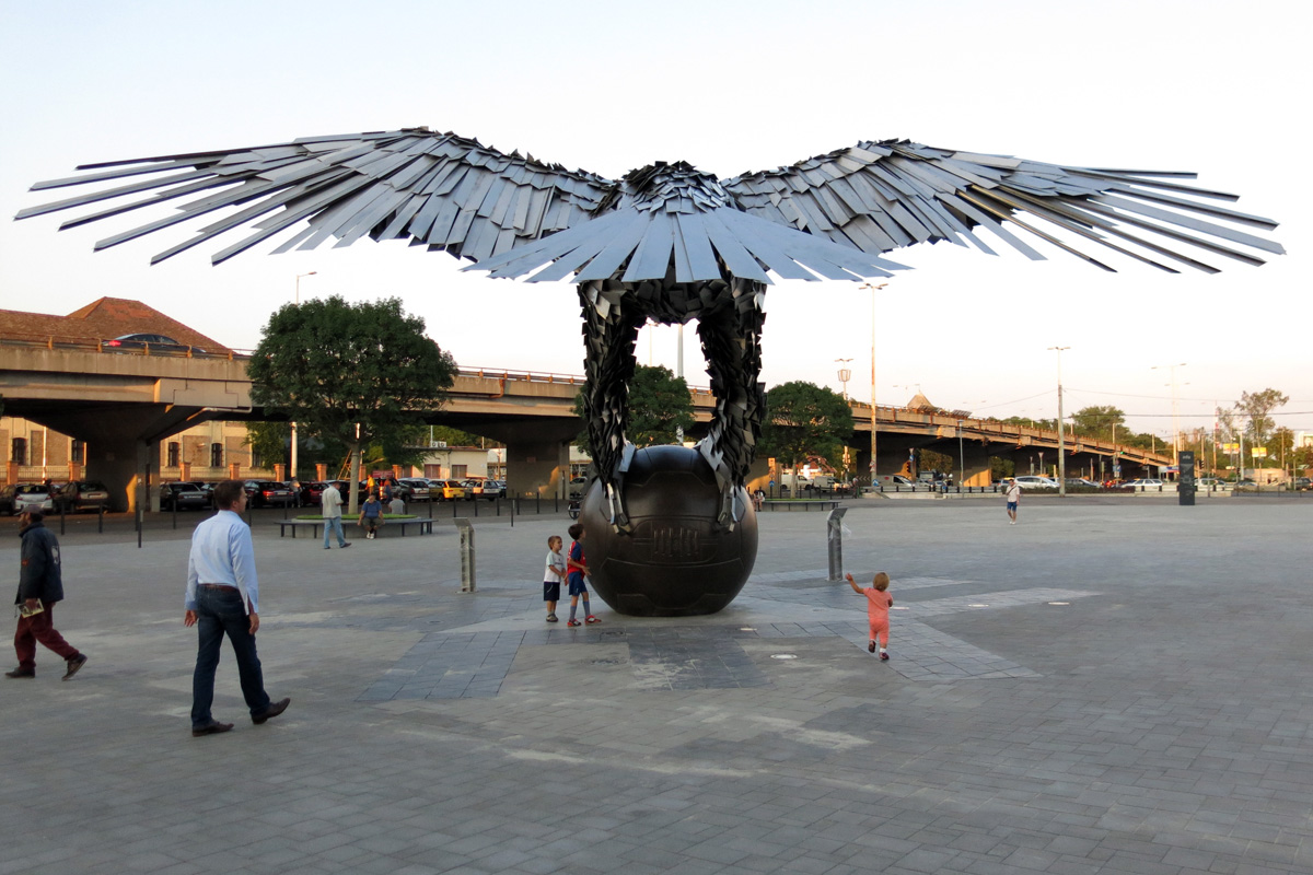 Illustration for article titled Mit gondoltok, az RTL Klub vagy a TV2 fog hirdetni a Fradi-stadionban?