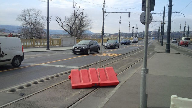 Illustration for article titled Szily L. hirtelen fékezésre és irányváltásra kényszerült a Margit hídon