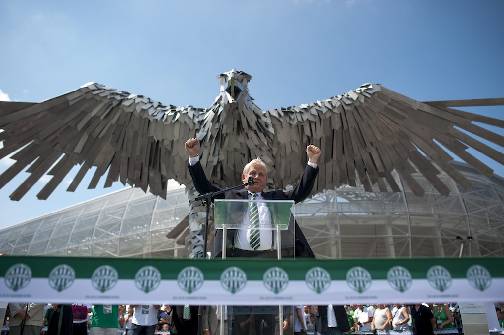 Pörög a kampány: a Fradi-stadionnál tarlósingolt Tarlós István