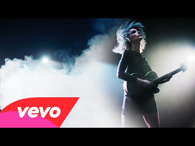 Itt egy új klip az év második legjobb lemezéről