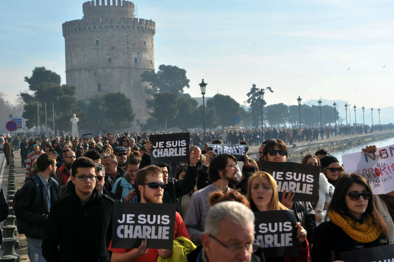 Illustration for article titled Másfél millió ember tüntet Párizsban