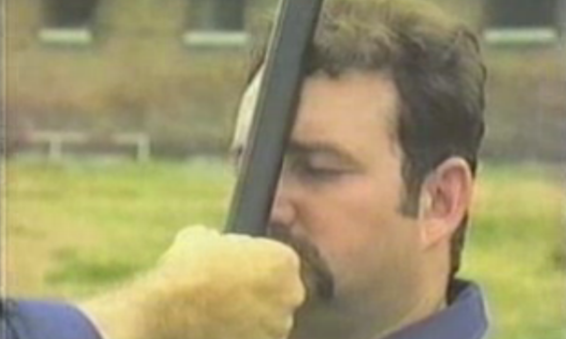 Illustration for article titled Tanuljatok közelharcot a munkásőrség homlokon botozós oktatófilmjéből