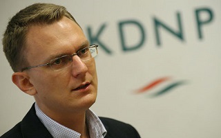 A család- és házasságbarát Rétvári már nincs együtt a feleségével