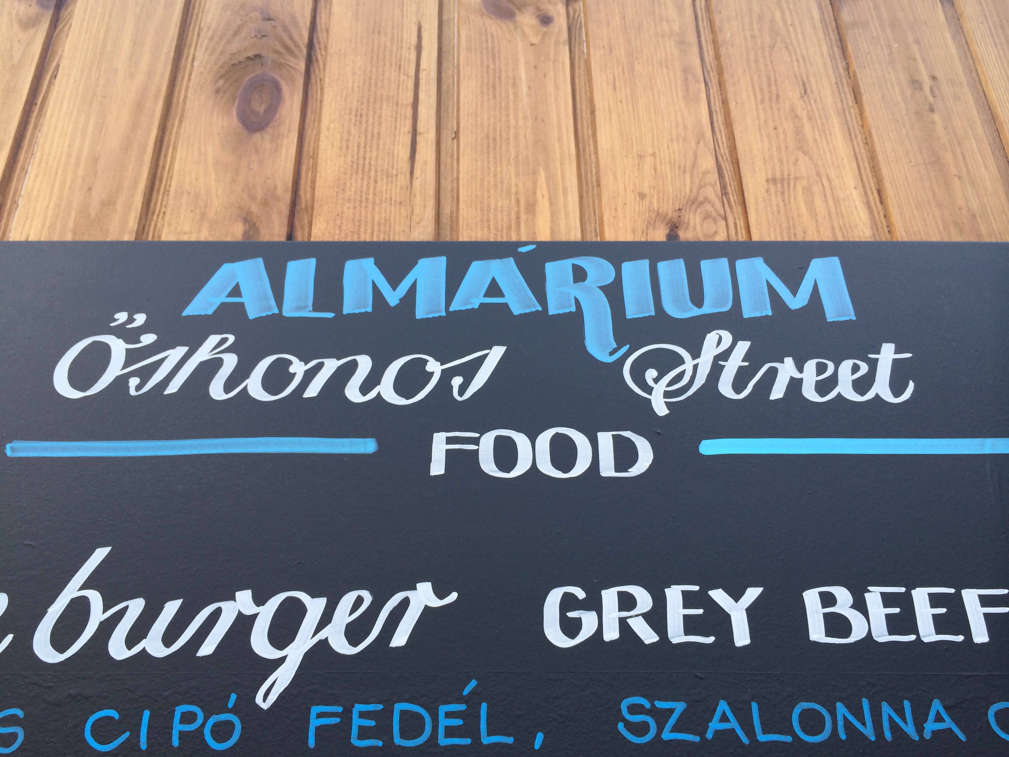 Illustration for article titled Fazekas miniszter nem gyújtott fel egy vincsesztert sem. Csak nyalt